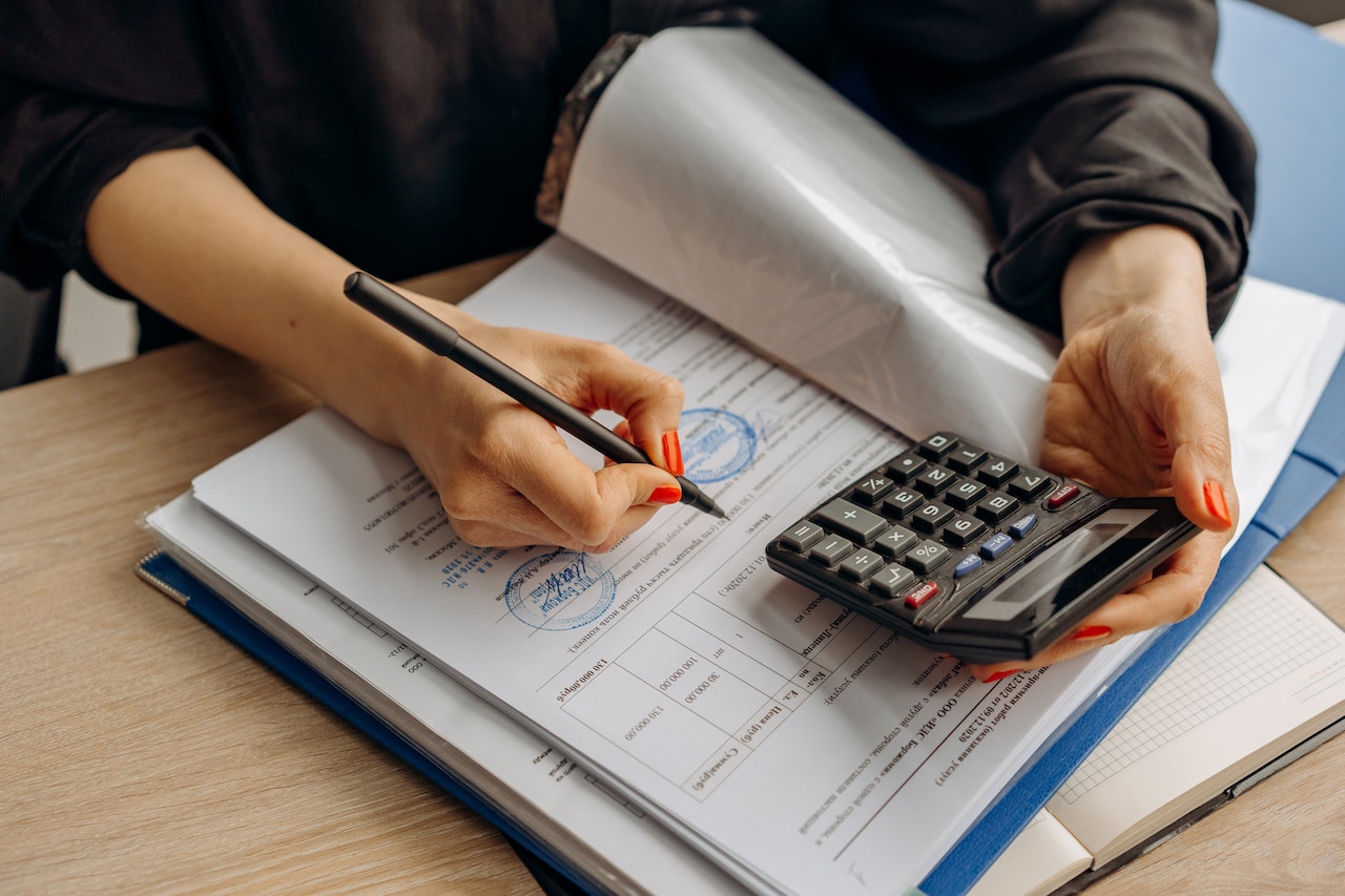 taux d'endettement : illustration de calcul financier avec prêt et revenus