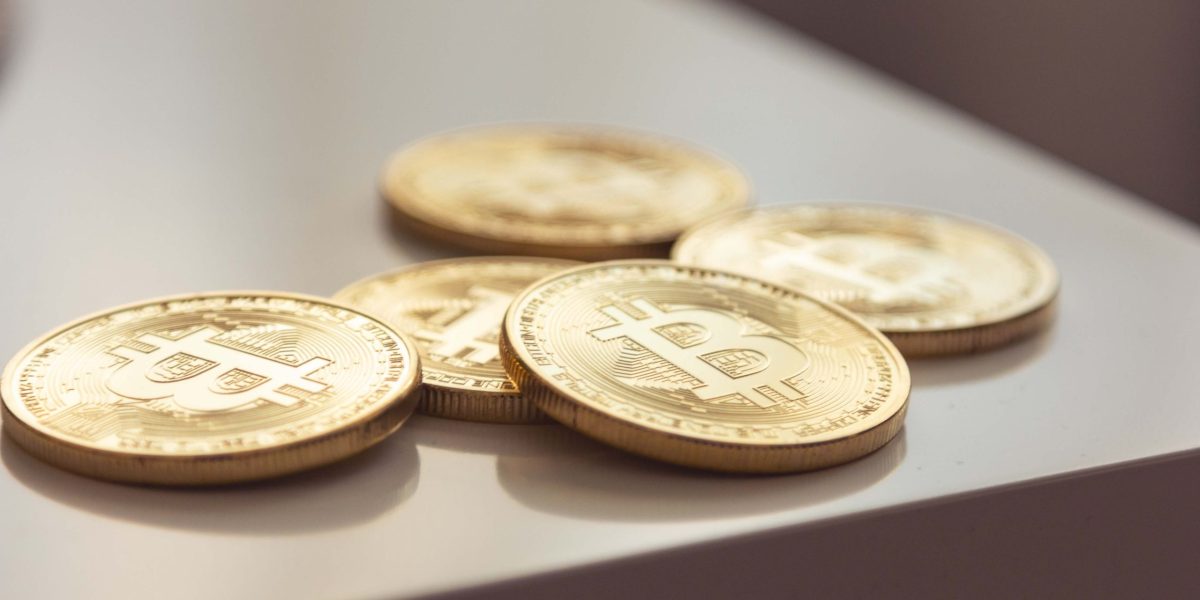 cryptomonnaie : symbole digital représentant la monnaie virtuelle sécurisée