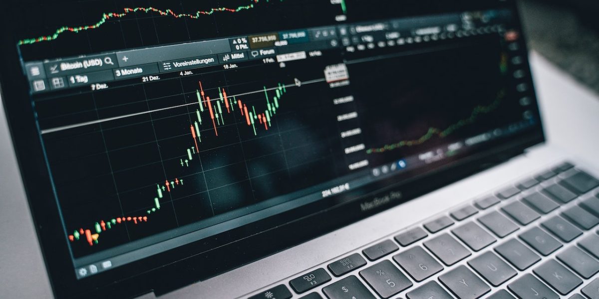 signaux de trading : interface graphique de trading avec indicateurs financiers